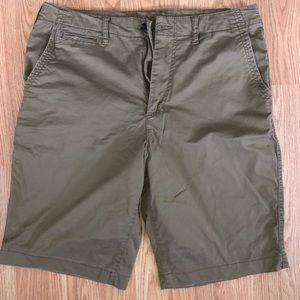 American Eagle men’s khaki shorts